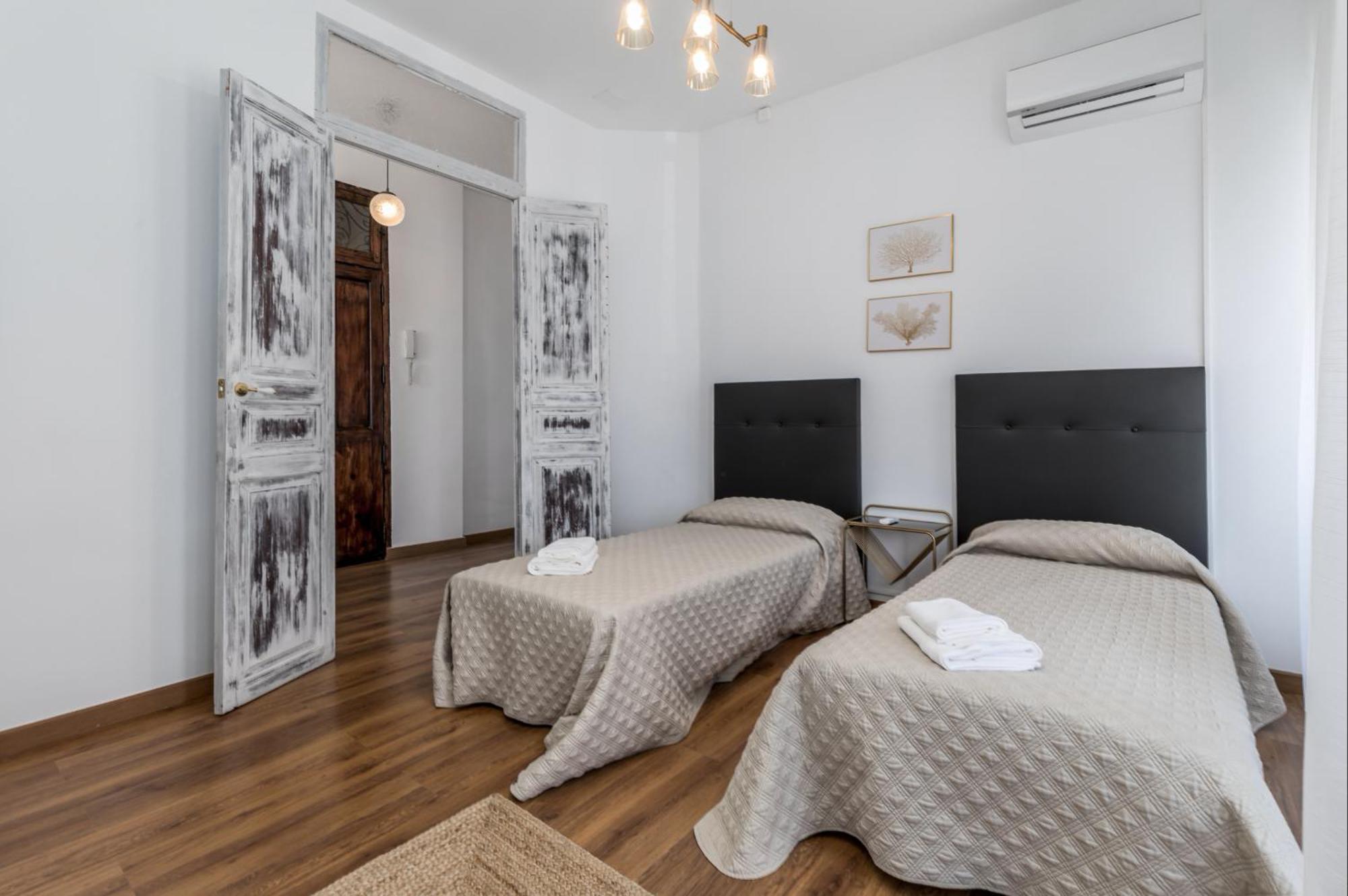New Calabuig Apartaments บาเลนเซีย ภายนอก รูปภาพ